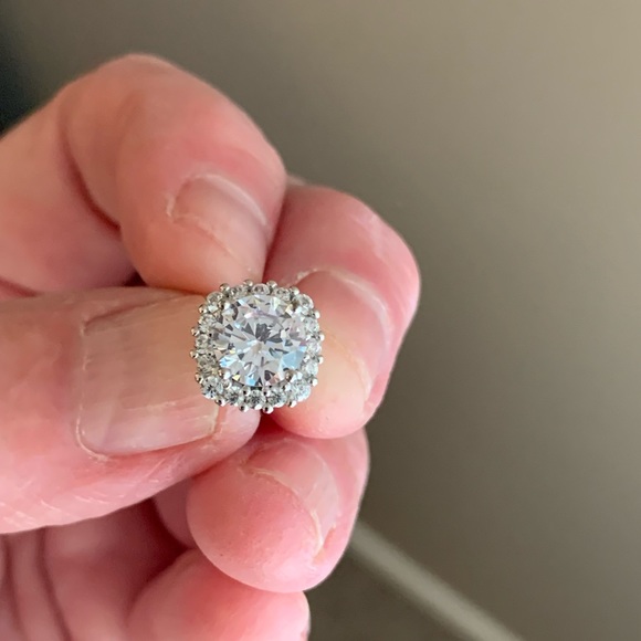 Square cubic zirconia earrings. - Picture 5 of 6